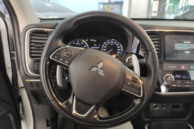 三菱 欧蓝德 2021款 2.4L 四驱致享版 7座局部细节13