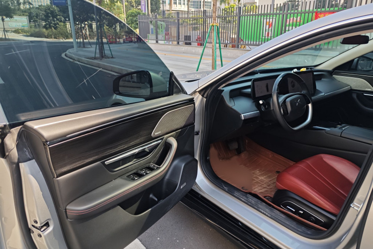 小鹏P7 2022款 670N+中控内饰7011