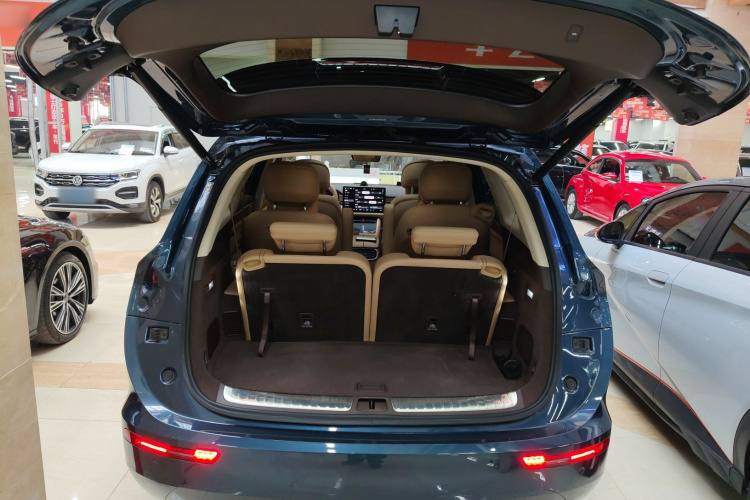 鸿蒙智行 问界M7 2024款 1.5T 智驾四驱Pro版 6座机舱底盘23