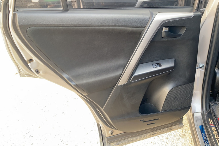 丰田 RAV4荣放 2019款 2.0L CVT两驱舒适版 国VI中控内饰7006