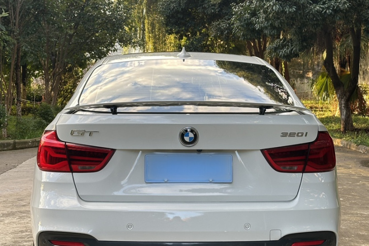宝马3系GT 2019款 320i M运动型车身外观6005
