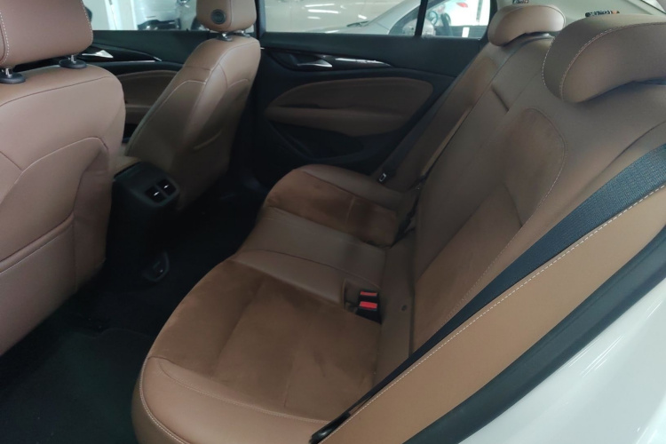 别克 君威 2019款 20T 精英型 国VI中控内饰21