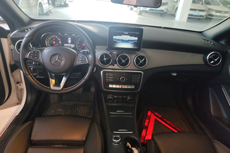 奔驰CLA 2018款 CLA 200 时尚型中控内饰12