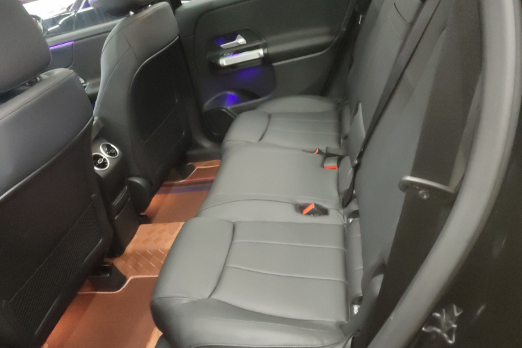 奔驰GLB 2024款 GLB 220 动感型中控内饰21