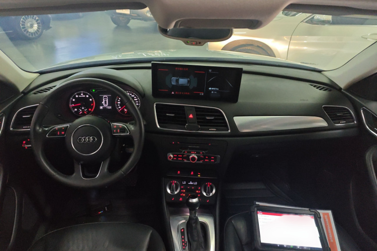 奥迪Q3 2015款 35 TFSI 舒适型中控内饰7002