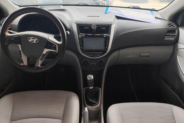 现代 瑞纳 2014款 1.4L 手动智能型GLS中控内饰7001