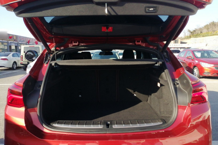 宝马X2 2020款 sDrive25i 领先型M越野套装机舱底盘23