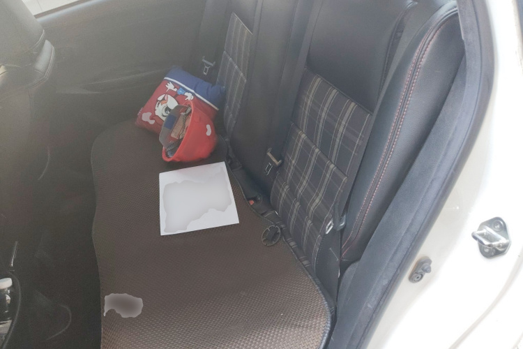 丰田 威驰 2017款 1.3L 手动锐行版中控内饰21