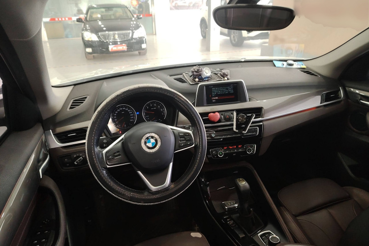 宝马X1 2019款 sDrive18Li 尊享型中控内饰7002