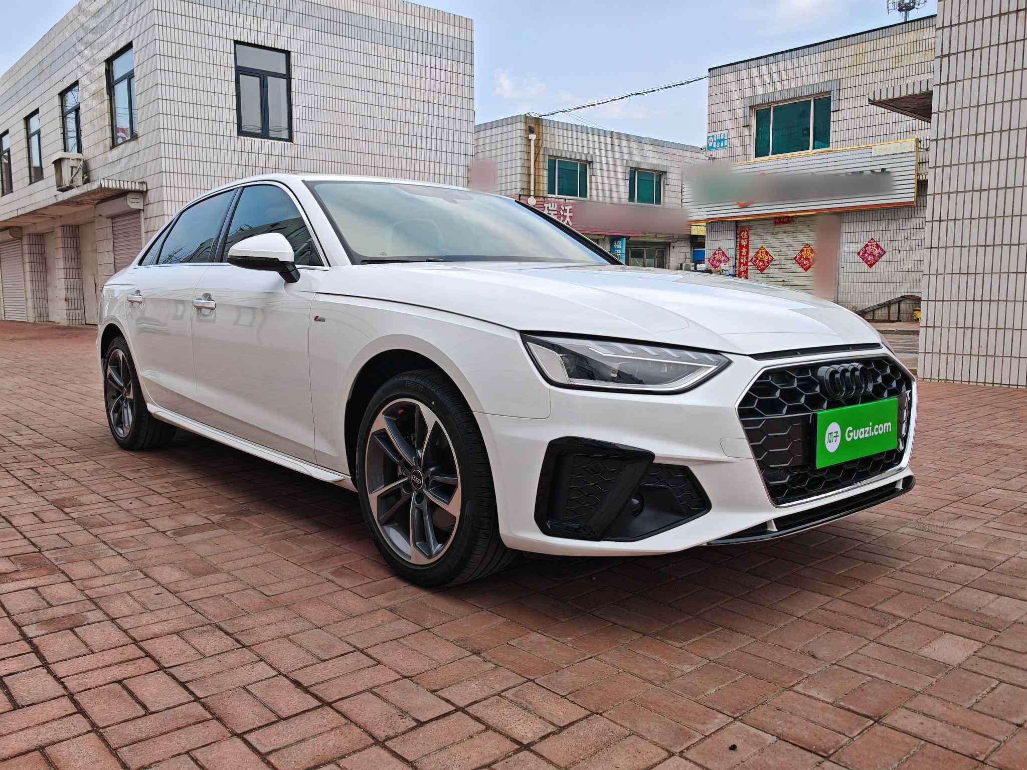 奥迪A4L 2025款 200万辆悦享版 40 TFSI 时尚动感型(3)
