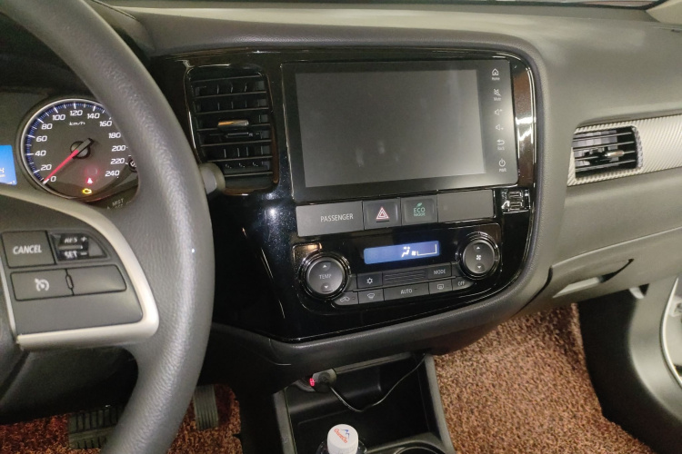 三菱 欧蓝德 2016款 2.0L 两驱风尚版 5座局部细节16