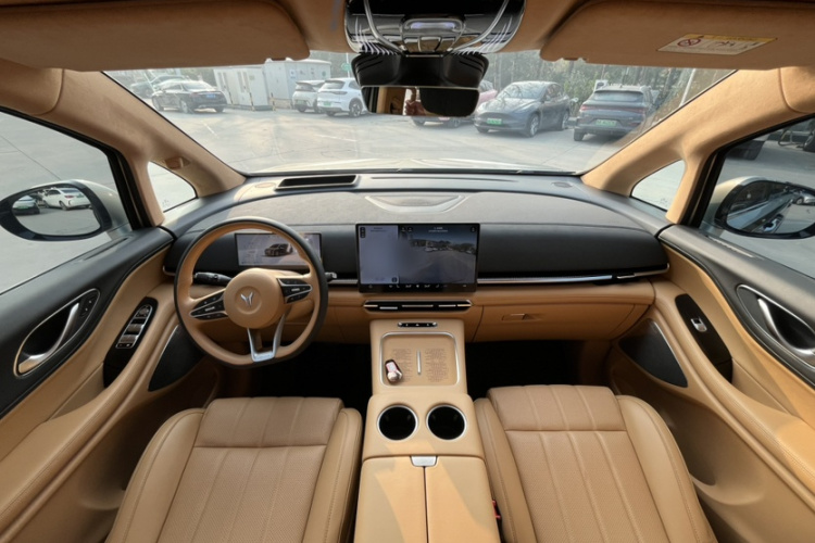 岚图汽车 岚图梦想家 2025款 PHEV 四驱旗舰乾崑版中控内饰7006