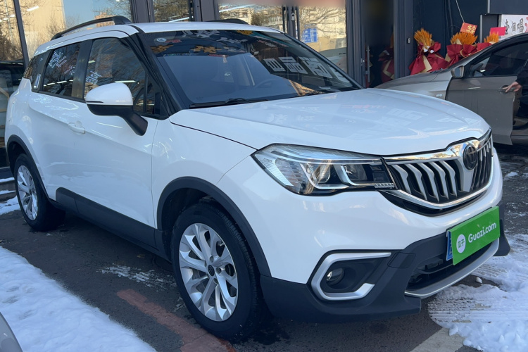 中华V3 2017款 1.5L 自动精英型车身外观6002