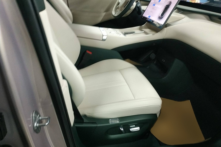 小米汽车 小米YU7 2025款 超长续航后驱版局部细节41