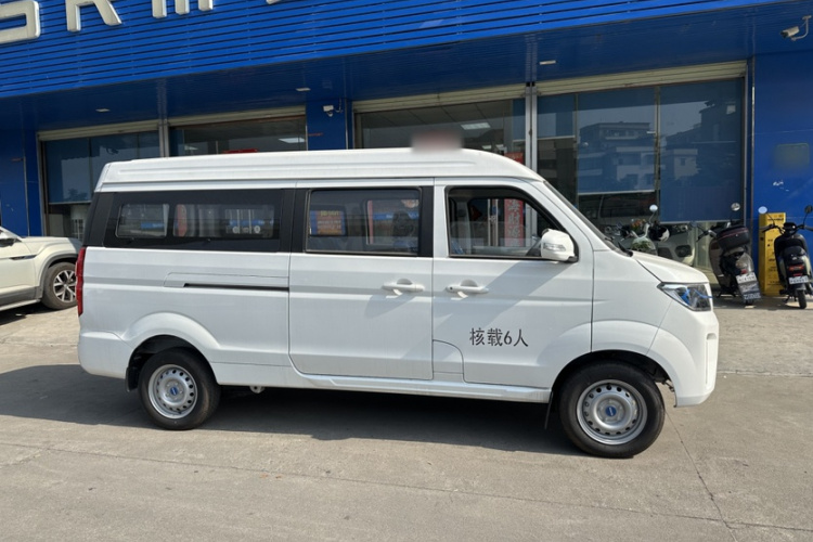 SRM鑫源 好运 2025款 标准型 宁德38.64kWh 270KM 6座车身外观6001