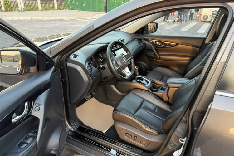 日产 奇骏 2019款 2.0L CVT智联舒适版 2WD中控内饰7004