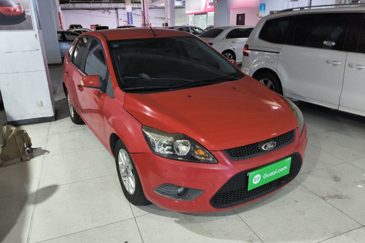 福特 福克斯 2013款 两厢经典 1.8L 自动基本型车身外观3