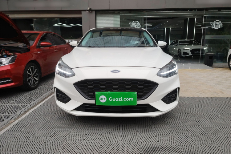 福特 福克斯 2020款 三厢 EcoBoost 180 自动锋潮型车身外观2