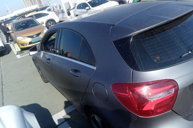 奔驰A级(进口) 2017款 改款 A 200 时尚型车身外观6003