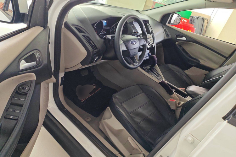 福特 福克斯 2018款 三厢经典 1.6L 自动舒适型智行版中控内饰7003