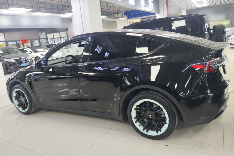 特斯拉 Model Y 2022款 改款 后轮驱动版车身外观4