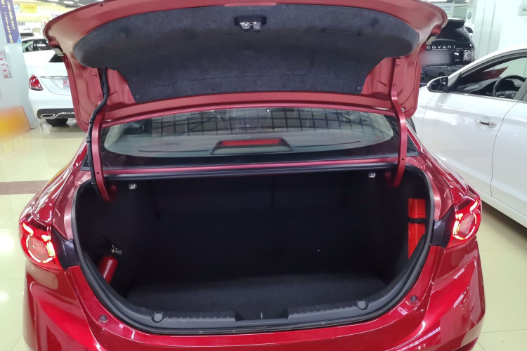 马自达3 昂克赛拉 2017款 三厢 1.5L 自动豪华型 国VI机舱底盘23