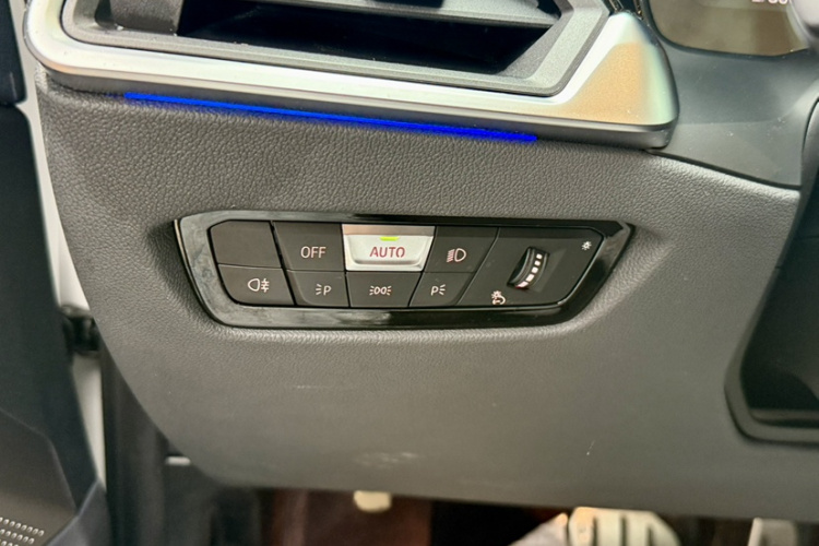 宝马3系 2021款 改款 325Li M运动套装中控内饰7006