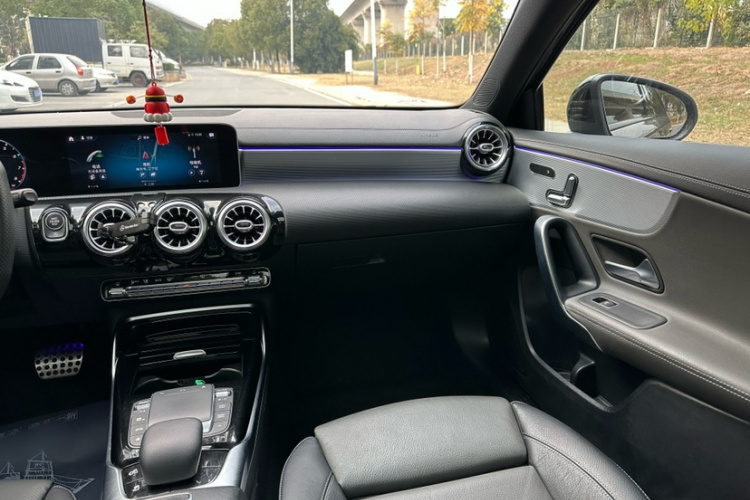 奔驰A级AMG 2019款 AMG A 35 L 4MATIC中控内饰7010