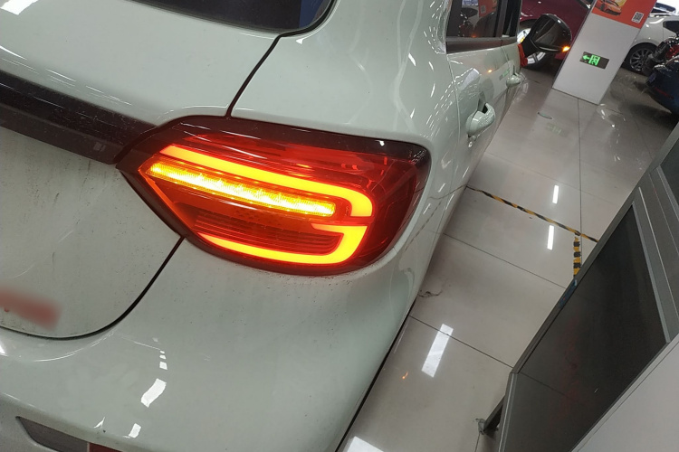 零跑汽车 零跑T03 2024款 403舒享版车身外观9