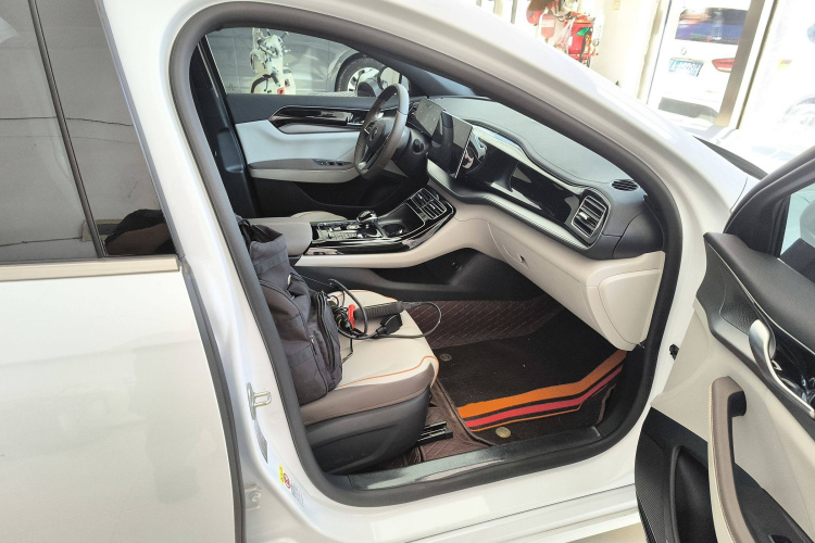 比亚迪 秦PLUS 2023款 冠军版 DM-i 120KM领先型中控内饰41