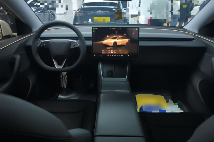 特斯拉 Model Y 2025款 长续航全轮驱动版中控内饰7002