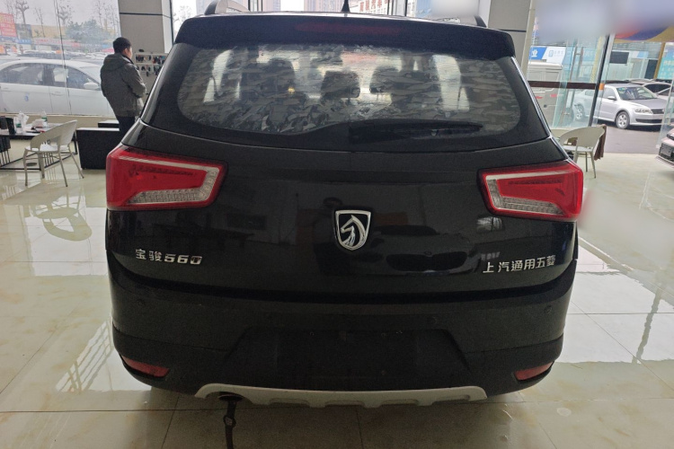 宝骏560 2015款 1.8L 手动舒适型车身外观6