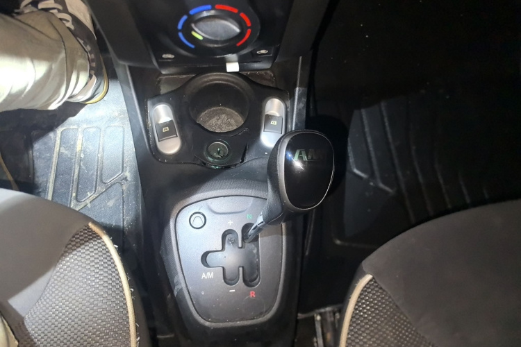 比亚迪F0 2015款 1.0L AMT 铉酷型局部细节18