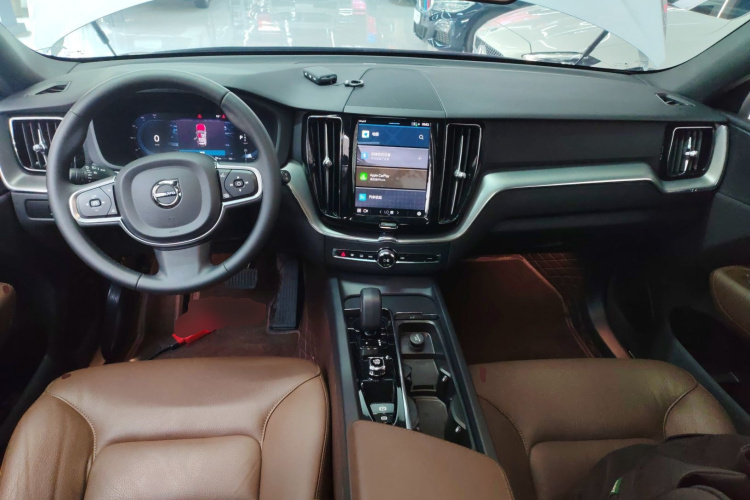 沃尔沃XC60 2025款 B5 四驱智逸豪华版中控内饰12