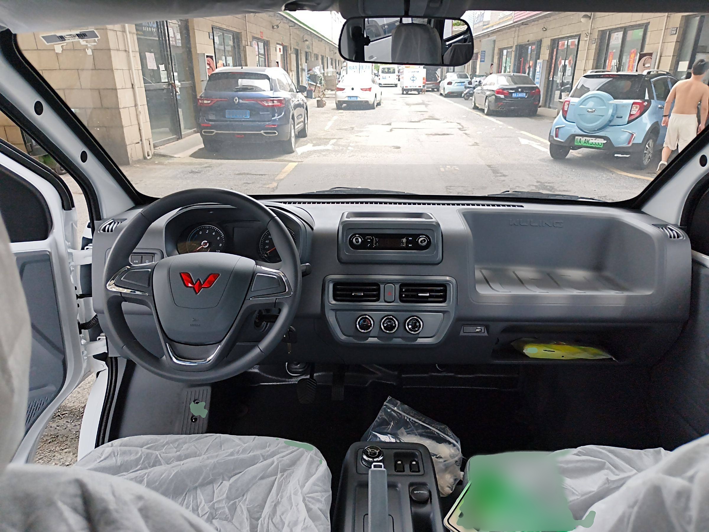 五菱汽车 五菱扬光 2024款 300KM 舒适型客车版 75kW