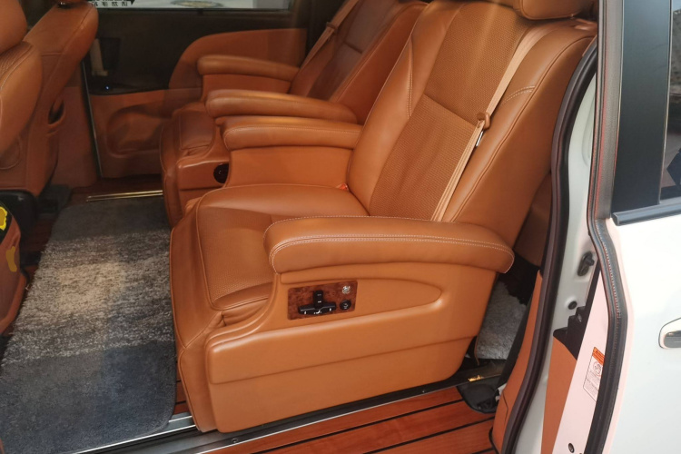 丰田 SIENNA 2015款 3.5L 四驱L中控内饰21