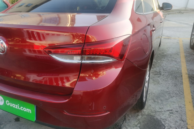 别克 英朗 2021款 改款 典范 1.5L 自动精英型车身外观9