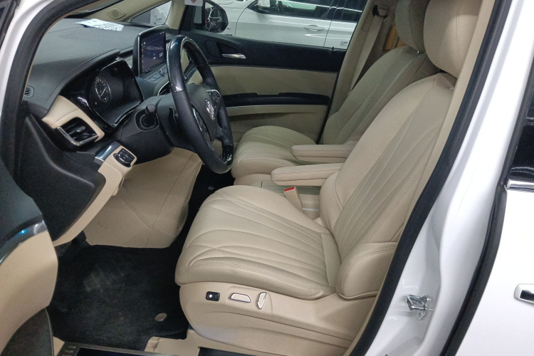 别克GL8 2023款 改款 陆上公务舱 豪华型中控内饰19