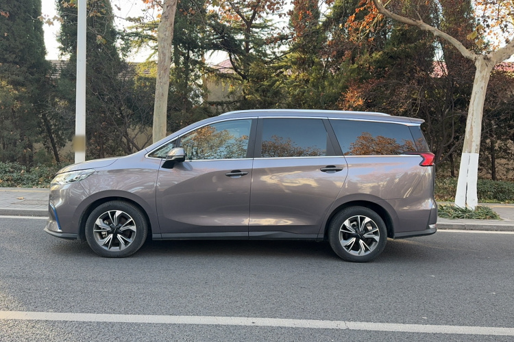 上汽大通MAXUS EUNIQ 5 2020款 大电量旗舰版 七座车身外观6006