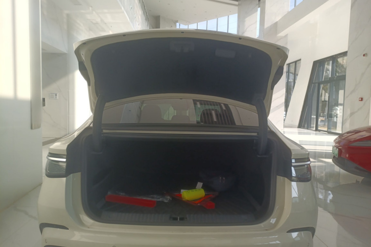 比亚迪 海豹07 DM-i 2025款 智驾版 DM-i 1.5L 125km 豪华型机舱底盘23