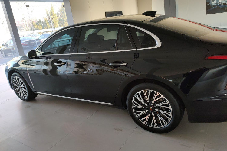 红旗H5 2024款 2.0T 自动智联旗畅版车身外观4