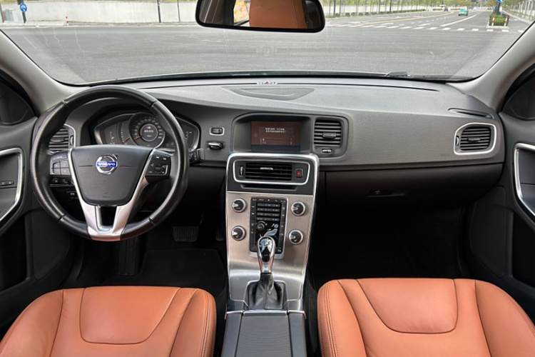 沃尔沃S60 2014款 S60L 2.0T 智远版中控内饰7009