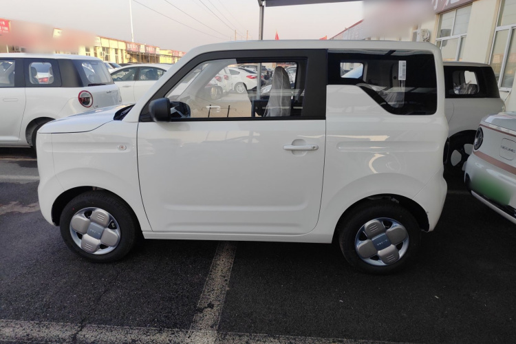 吉利银河 2024款 熊猫mini 200km 耐力熊车身外观4