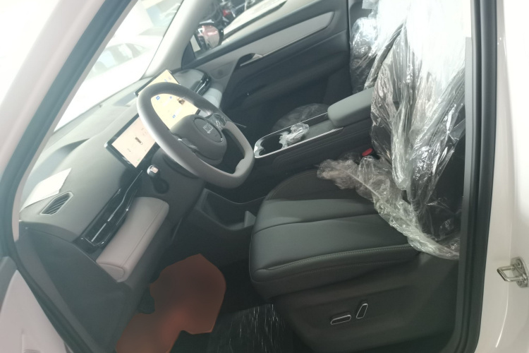 奔腾 悦意03 2025款 565km 乐享版中控内饰19