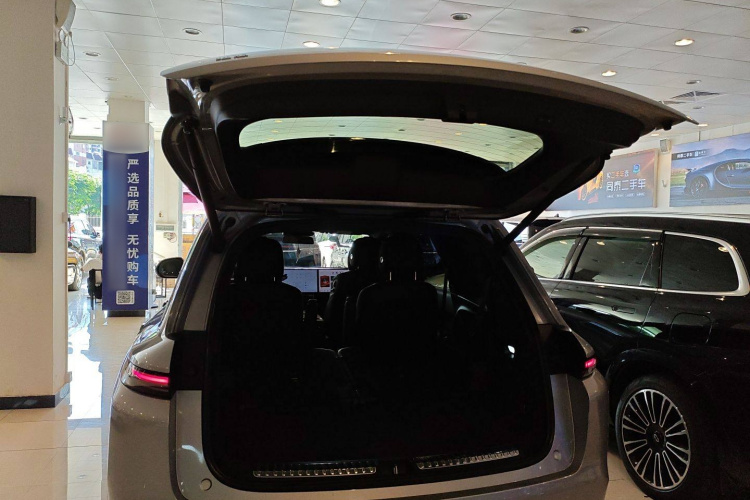 理想汽车 理想L8 2023款 Pro机舱底盘23