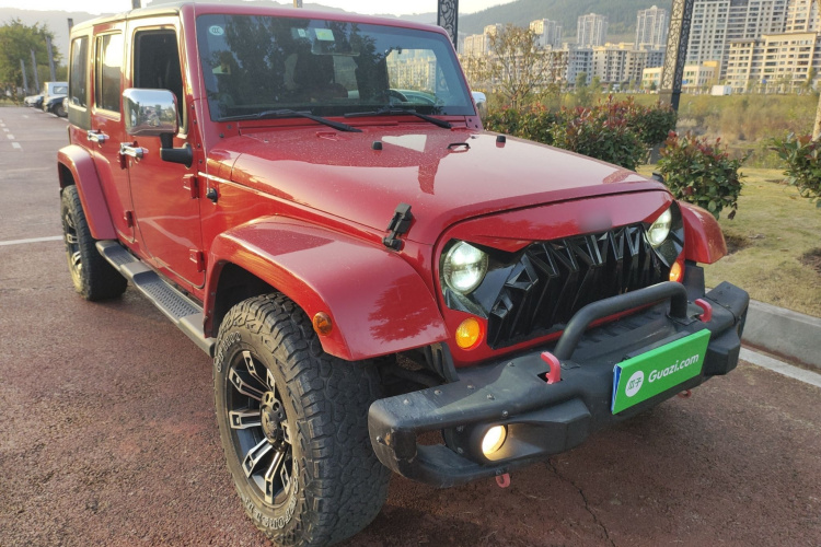 Jeep 牧马人 2014款 3.0L Sahara 四门版车身外观3