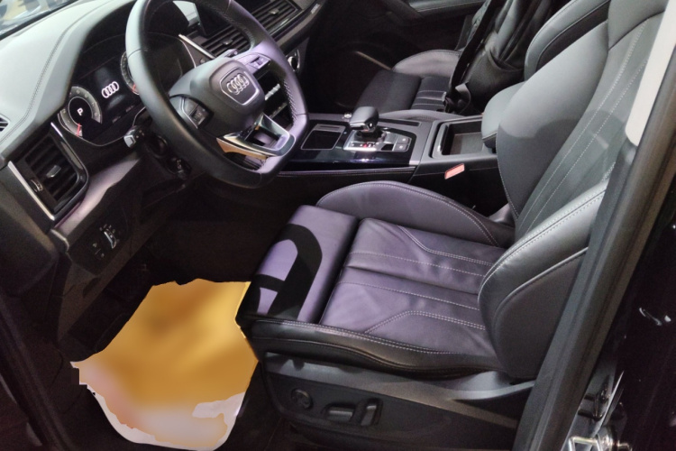 奥迪Q5L 2022款 改款 40T 豪华动感型中控内饰19