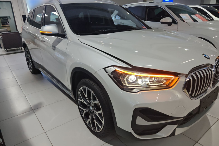 宝马X1 2022款 改款 xDrive25Li 尊享型车身外观6002