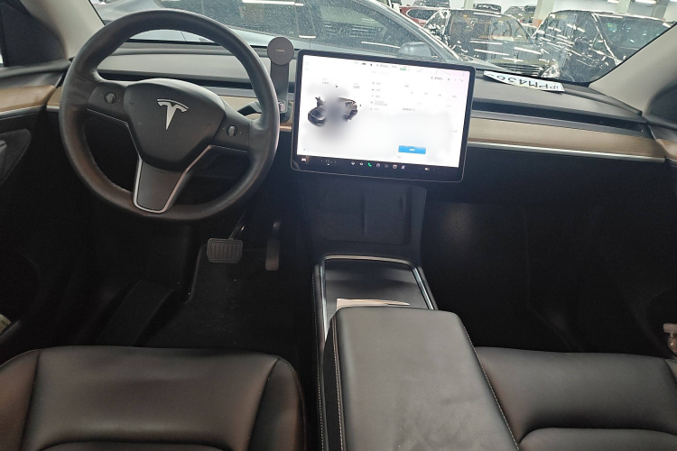 特斯拉 Model Y 2021款 长续航全轮驱动版中控内饰7002