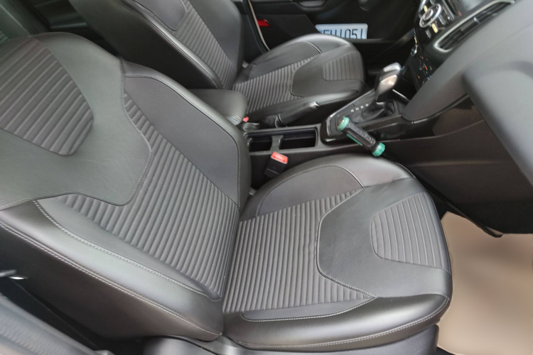 福特 福克斯 2018款 三厢经典 1.6L 自动风尚型智行版中控内饰41